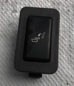 Кнопка складывания сидения Cadillac Escalade / Tahoe 2015-2021 22967349 ; 84721606