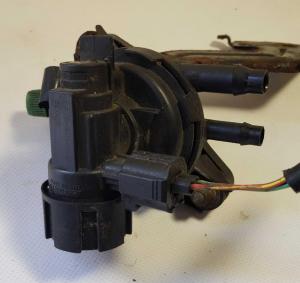 Клапан вентиляции топливного бака Ford Explorer 3 F87E 9C915; F87Z9C915B