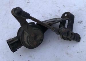 Датчик уровня высоты задний левый Cadillac Escalade / Tahoe 2015-2020 23152100