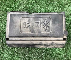 Крышка блока предохранителей Cadillac Escalade 2015-2016 23190335 ; 22985576 ; 23150677