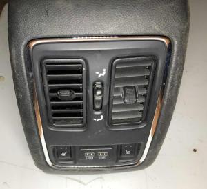 Дефлектор воздушный Jeep Grand Cherokee WK2 C01691009BL