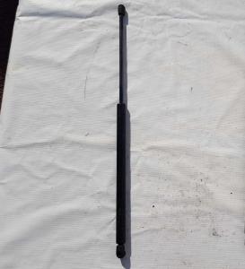 Амортизатор двери багажника правый Chevrolet Tahoe 1999-2006 10389052; 15766376; 15746120 Амортизатор двери багажника правый Chevrolet Tahoe 1999-2006 10389052; 15766376; 15746120