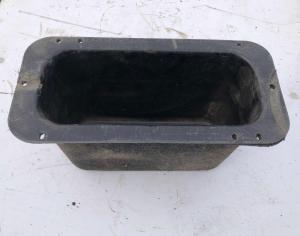 Бардачок второго ряда напальный Dodge Ram 1500 / 2500 / 3500 2012-2017 68154661AA