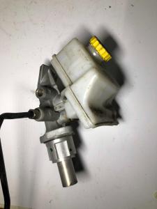 Главный тормозной цилиндр Jeep Grand Cherokee WK2 2014-2018  68207364AA