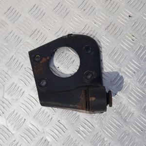 Кронштейн переднего редуктора правый Hummer H3 2005-2010 15856422; 10360981 Кронштейн переднего редуктора правый Hummer H3 2005-2010 15856422; 10360981