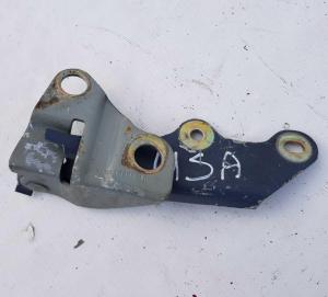 Петля капота левая Ford Escape 2000-2007 YL8Z 16797 AA; YL84 16801 AC; 7L8Z 16797 A Петля капота левая Ford Escape 2000-2007 YL8Z 16797 AA; YL84 16801 AC; 7L8Z 16797 A