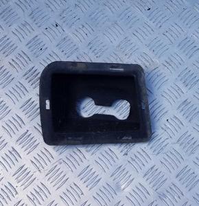 Накладка буксировочного крюка правая Cadillac Escalade 2006-2014 15893973