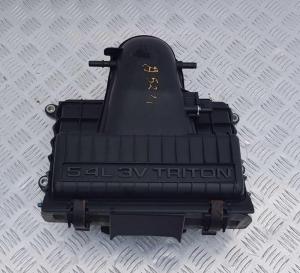 Корпус воздушного фильтра Ford Expedition 2003-2006 5L1Z 9661 AA; Корпус воздушного фильтра Ford Expedition 2003-2006 5L1Z 9661 AA;