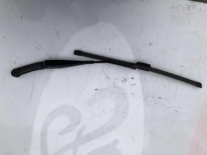 Поводок дворников Jeep Renegade 2015-2023 97036203 ; 68256584AA ; 68256582AA