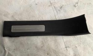 Накладка порога второго ряда правая Cadillac Escalade / Tahoe 2015-2020 23449544 ; 22884819