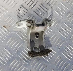 Дверная петля передняя правая нижняя Ford Escape 2007-2012 7L8Z 7822810 A; 8L84 7822806 AA Дверная петля передняя правая нижняя Ford Escape 2007-2012 7L8Z 7822810 A; 8L84 7822806 AA