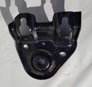 Кронштейн подрамника левый Ford Explorer 5 BB5Z 5G221 B; BB53 5362 Кронштейн подрамника левый Ford Explorer 5 BB5Z 5G221 B; BB53 5362