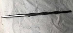 Накладка стекла задней левой двери Cadillac Escalade / Tahoe 2015-2020 23227744 ; 23445728 ; 20963513