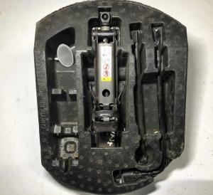 Ящик для инструментов Jeep Grand Cherokee WK2 68145663AA