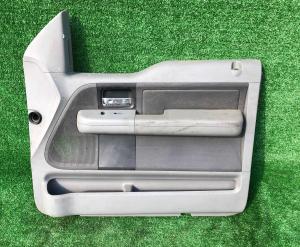 Обшивка пассажирской  двери Ford F-150 2004-2005 4L3Z 1823942 CA ; 5L34 1823942 FC/FB/FA  ; 4L34 1823942 FD/FC/FB/FA