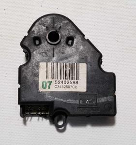 Моторчик заслонки отопителя правый Chevrolet (General Motors) 52402588; 89018365; 16163982 Моторчик заслонки отопителя правый Chevrolet (General Motors) 52402588; 89018365; 16163982