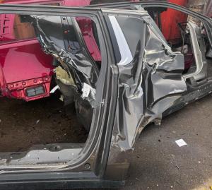 Уплотнитель задней левой двери Chevrolet Suburban / Escalade ESV 2021-н.в. 84861477