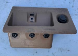 Ручка обшивки крышки багажника Cadillac Escalade / Tahoe 2015-2017 23477972 ; 23183548