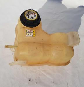 Бачок расширительный Ford Expedition 2003-2006 3L1Z 8A080 AA; 5L3Z 8A080 AA; 3L14 8A080 AA Бачок расширительный Ford Expedition 2003-2006 3L1Z 8A080 AA; 5L3Z 8A080 AA; 3L14 8A080 AA