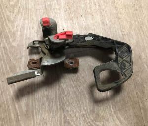 Замковый механизм борта Dodge Ram 2011-2023 68044867AD