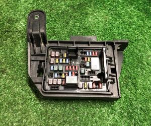 Блок предохранителей салонный задний Chevrolet tahoe / Escalade 2021-н.в. 84823327
