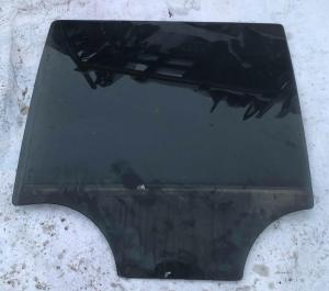 Стекло задней левой двери Cadillac Escalade / Tahoe 2015-2020 84321997 ; 84321999 ; 20979106 ; 20979108