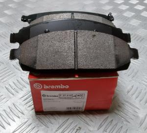 Колодки тормозные передние к-кт Jeep Commander XK 2005-20010 / Jeep Grand Cherokee WH, WK 2004-2010 Brembo P 37 010; 05080 868AC; 05080 868AA; 68028 967AA