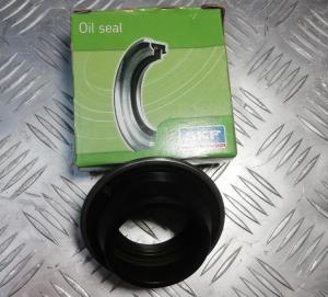 Сальник выходного вала раздаточной коробки Chevrolet Tahoe 1997-2000/Ford F150 1995-2010 SKF 18687; 15580329; E8TZ 7B215 A; F4TZ 7B215 B