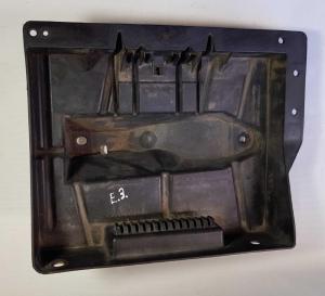 Площадка под АКБ Ford Explorer 3 1L2Z 10732 AA; 5L24 10723 AA Площадка под АКБ Ford Explorer 3 1L2Z 10732 AA; 5L24 10723 AA