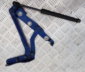 Петля крышки багажника правая Ford Mustang 2004-2014 6R3Z 5442700 AA; 6R3Z 63406A10 Петля крышки багажника правая Ford Mustang 2004-2014 6R3Z 5442700 AA; 6R3Z 63406A10