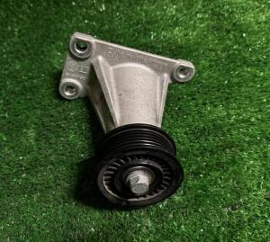 Кронштейн обводного ролика приводного ремня Chevrolet Tahoe / Escalade 2021-н.в. 12669866 ; 12700122