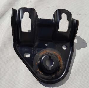 Кронштейн подрамника правый Ford Explorer 5 BB5Z 5G221 A; BB53 5R364 Кронштейн подрамника правый Ford Explorer 5 BB5Z 5G221 A; BB53 5R364