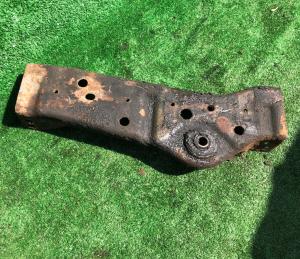 Балка редуктора передняя левая Hummer H2 2003-2009 15212425 ; 15067015