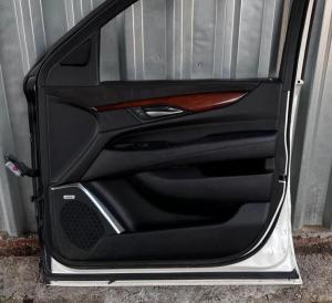 Обшивка пассажирской  двери Cadillac Escalade 2015-2016 84031305 ; 23493540 ; 23393047 ; 22928438 ; 23257758 ; 23393047 Обшивка пассажирской  двери Cadillac Escalade 2015-2016 84031305 ; 23493540 ; 23393047 ; 22928438 ; 23257758 ; 23393047