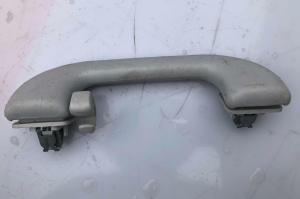 Ручка внутренняя стойки второго ряда левая Jeep Renegade 2015-2023 735580830 ; 5VW68MS7AA