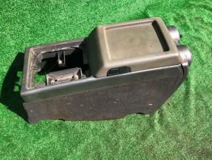 Подлокотник центральной консоли Hummer H2 15079695 ; 88986340 ; 88986338 ; 15079691