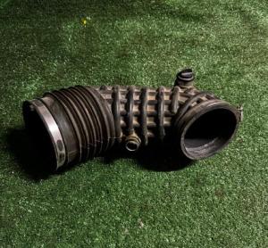 Патрубок корпуса воздушного фильтра Chevrolet Camaro 2020-2024 84454249