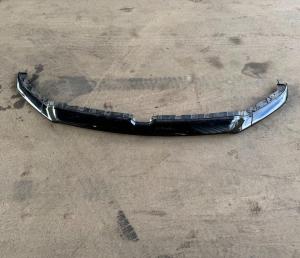 Молдинг решетки радиатора Dodge Ram 1500 6BT18TZZAJ ; 68335015AG