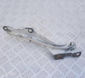 Петля капота правая Ford Expedition 1998-2006 F75Z 16796 AA; 1L34 16800 AA Петля капота правая Ford Expedition 1998-2006 F75Z 16796 AA; 1L34 16800 AA