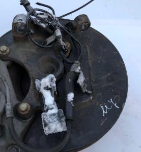 Защитный кожух тормозного диска передний правый Ford Mustang 2015-2020 FR3Z 2K004 B ; FR3C 2K004 BB