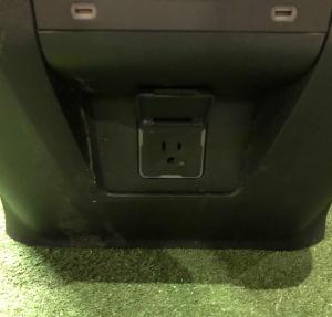 Розетка подлокотника задняя Chevrolet Tahoe / Escalade 2021-н.в. 84786104 ; 84786103