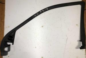 Накладка внутренняя пассажирской двери  Jeep Grand Cherokee WK2 2012-2014 1WN61DX9AA ; L01673010BLR