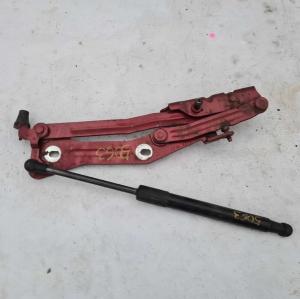 Петля крышки багажника правая Ford Mustang 2015-2020 FR3Z 6342700 A; FR3B 6342700 AA/AB/AC/AD