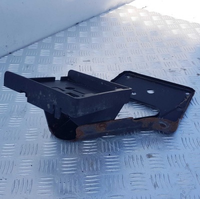 Кронштейн аккумулятора/ECM Hummer H3 2005-2010 10399558; 15705101; 23213449; 15850348; 15136209