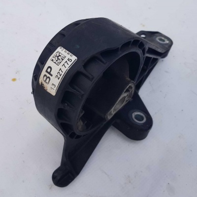 Опора трансмиссии передняя Cadillac SRX 2009-2016 13227775