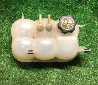 Расширительный бачок Chevrolet Tahoe / Escalade 2021-н.в. 84632822 ; 84257836