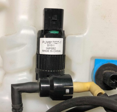 Моторчик стеклоомывателя лобового стекла Chevrolet Tahoe / Escalade 2021-н.в. 84409821 ; 84801575