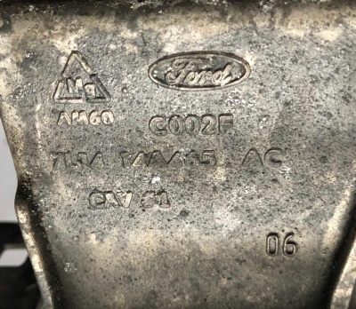 Кронштейн блока педохранителя подкапотный Lincoln Navigator / Expedition 207-2017 7L1Z 14A254 AA ; 7L14 14A465 AD ; 7L14 14A465 AC ; 7L14 14A465 AB