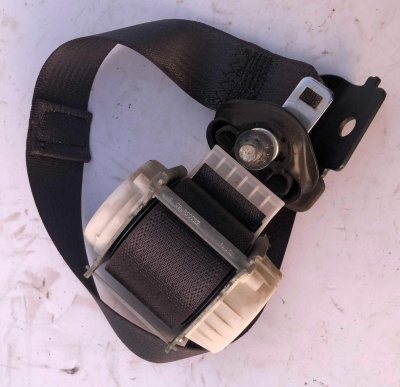 Ремень безопасности второго ряда левый Cadillac Escalade / Tahoe 2015 23468488 ; 23430747