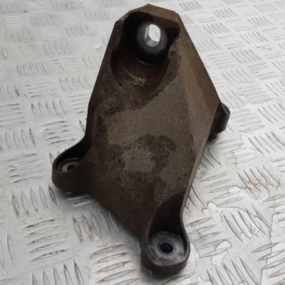 Кронштейн ДВС правый Chevrolet Camaro 2012-2015 92249330; 92200268